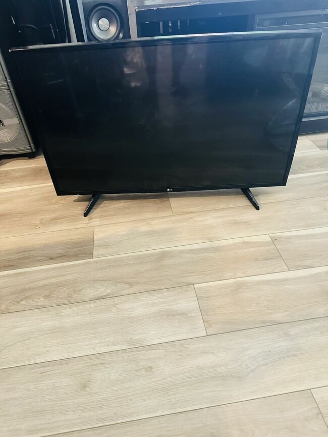 42 Inch LG HD Smart TV