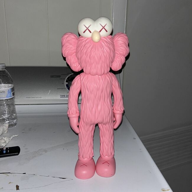 Kaws Fingure