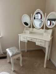 White Makeup Vanity W Stool