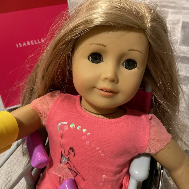 American Girl Doll Isabelle W/Trundle Bed, Sheets,Pillows, Flower Rug & More