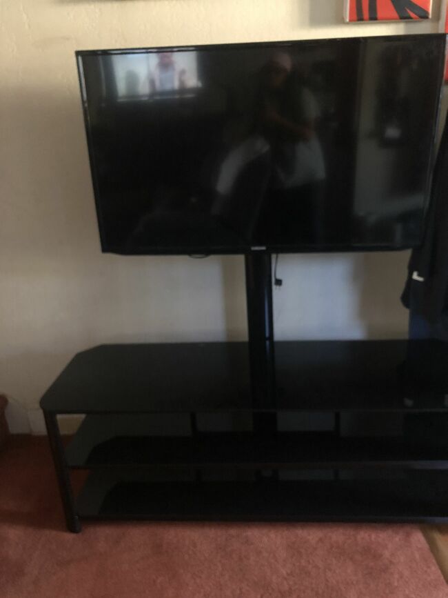 40/42 Inch TV With Stand