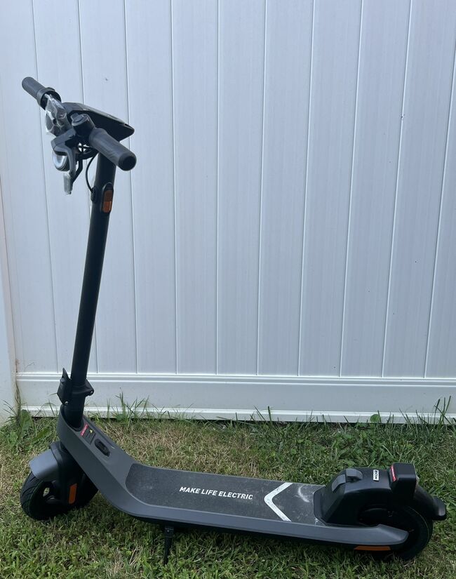 NIU - KQi2 Pro Foldable Electric Kick Scooter