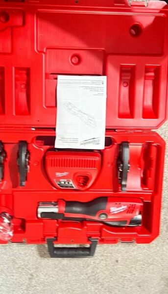 Milwaukee-M12-Press-Tools-with-charger