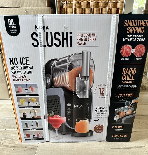 Ninja SLUSHi Pro Frozen Drink Maker FS301