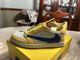 Travis scott canary yellow size 6