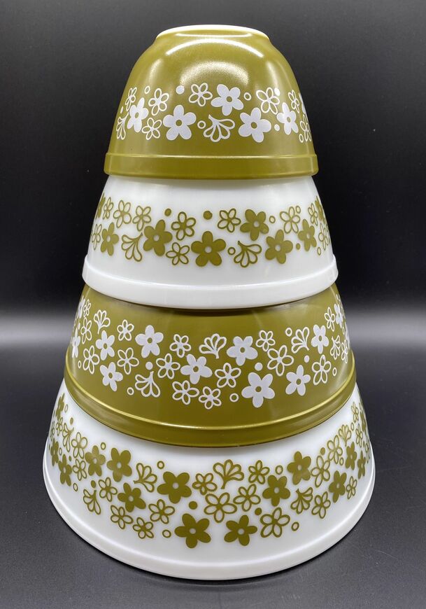 Vintage Pyrex Spring Blossom/Crazy Daisy  Green Mixing Bowls Set of 4
