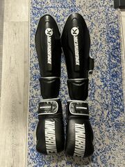Kimurawear MMA Muy Thai Gloves 10oz- L and Shinguards