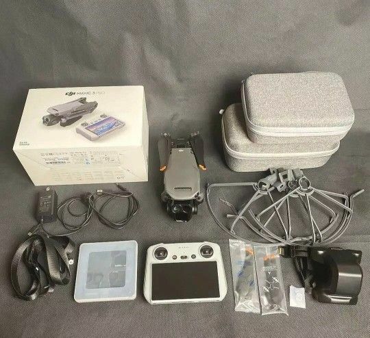 DJI Done Mavic 3 Pro with Accessories *MINT*