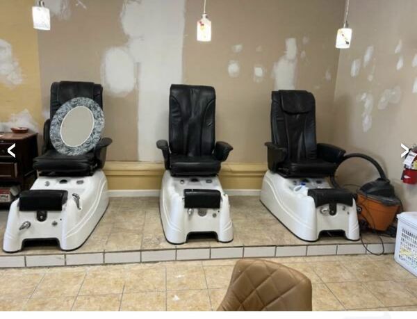 Pedicure Massage Chair.    X2