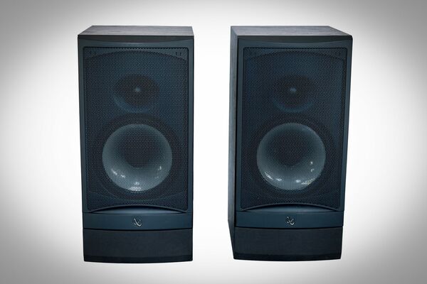 Pristine Set Of Infiniti Reference 2000.3 Bookshelf Speakers For Sale!
