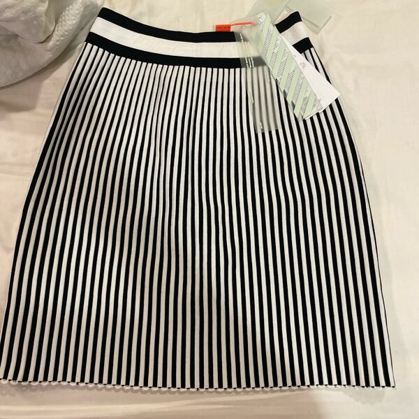 offwhite skirt