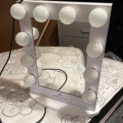 Gently Used Impressions Vanity Mirror With Lights