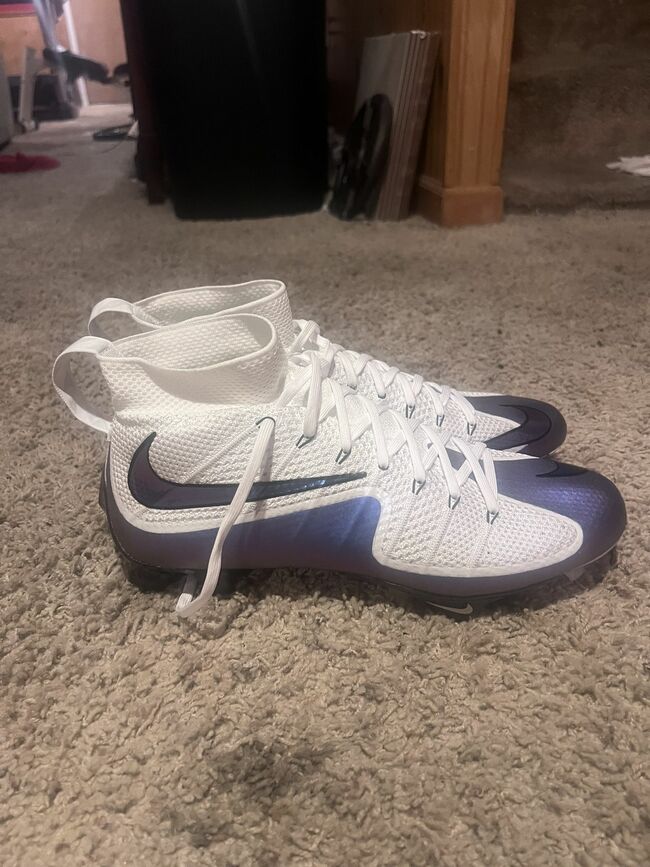 Nike Vapor Edge 360 Untouchable Mid Football Cleats