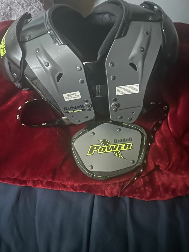 shoulder pads riddle power amp