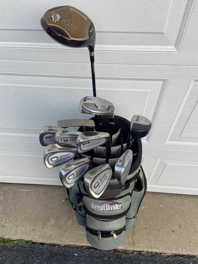 Right Handed Set Of Mizuno Golf clubs