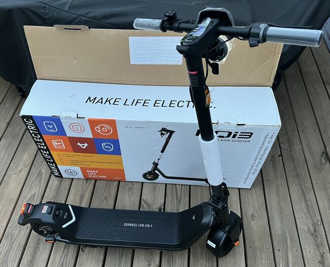 NIU - KQi3 Pro Foldable Electric Kick Scooter