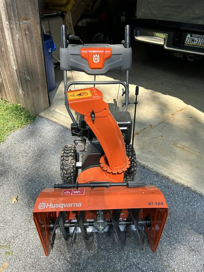 Husqvarna ST 124 Light Duty Residential Snow Blower