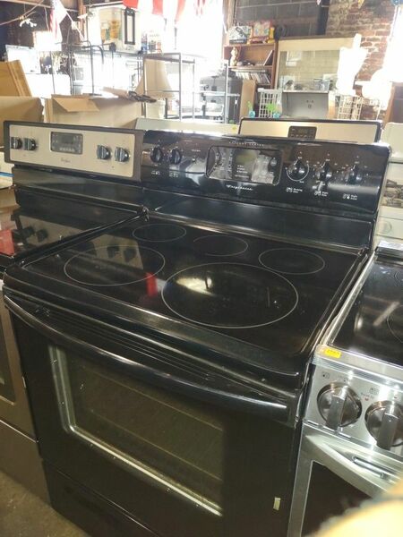 Black Electric Frigidaire Five Burner Stove Convection Oven