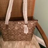 BRAND NEW COACH SIGNATURE LOGO/SNOWFLAKES & STARS TOTE