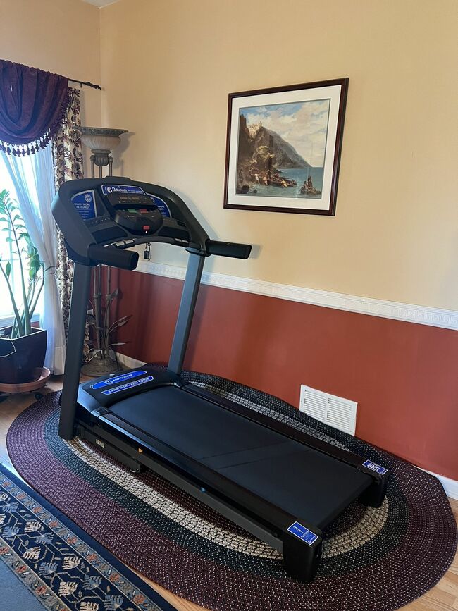 BARELY used Horizon Fitness Treadmill