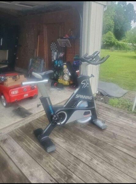 I CAN DELIVER Star Trac Blade Ion Spin Bike