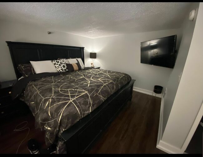 King Bed With Mattress And 2 Night Stands