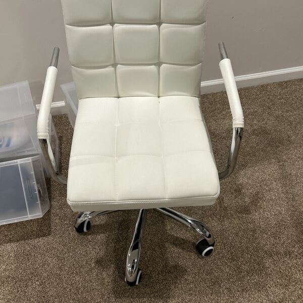 White Makeup Chair On Wheels