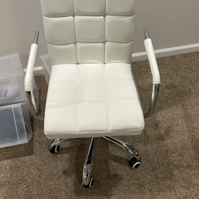 White Makeup Chair On Wheels