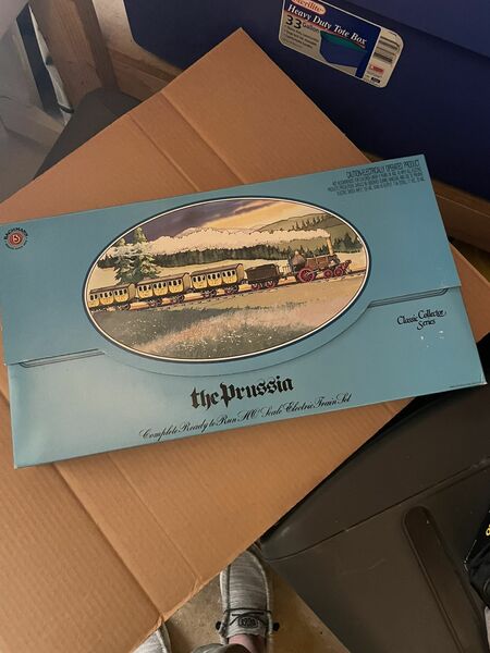 HO Train Set Plus 3 Individual Cars