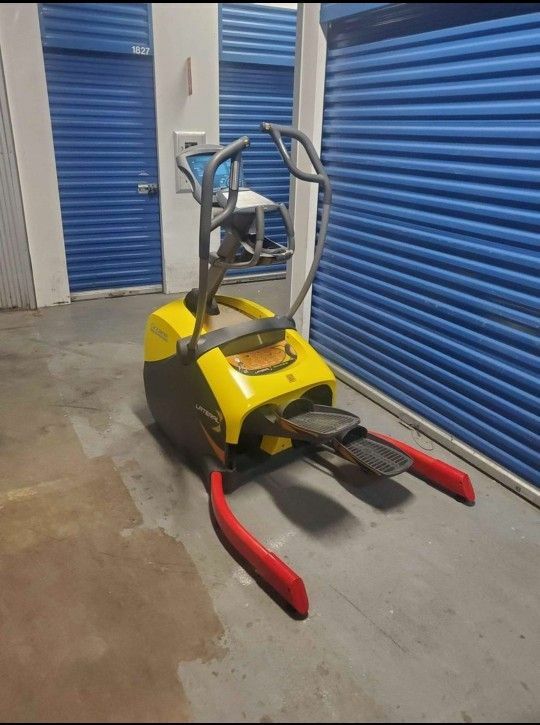 Octane LX8000 LateralX Lateral Elliptical Trainer LOCAL DELIVERY AVAILABLE