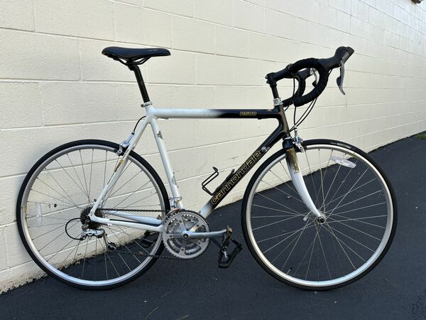 Cannondale R500 Road Bike