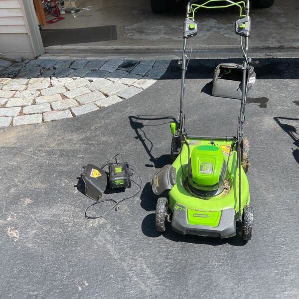 Greenworks Pro 21-Inch 60V Battery-Powered Lawn Mower with Extra Battery