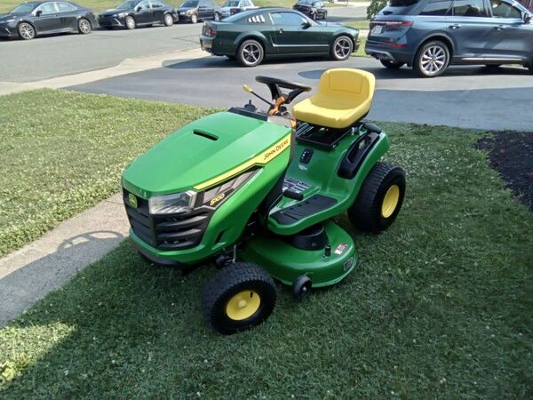 LOW HOURS, JOHN DEERE S100 HYDRO AUTOMATIC RIDING MOWER