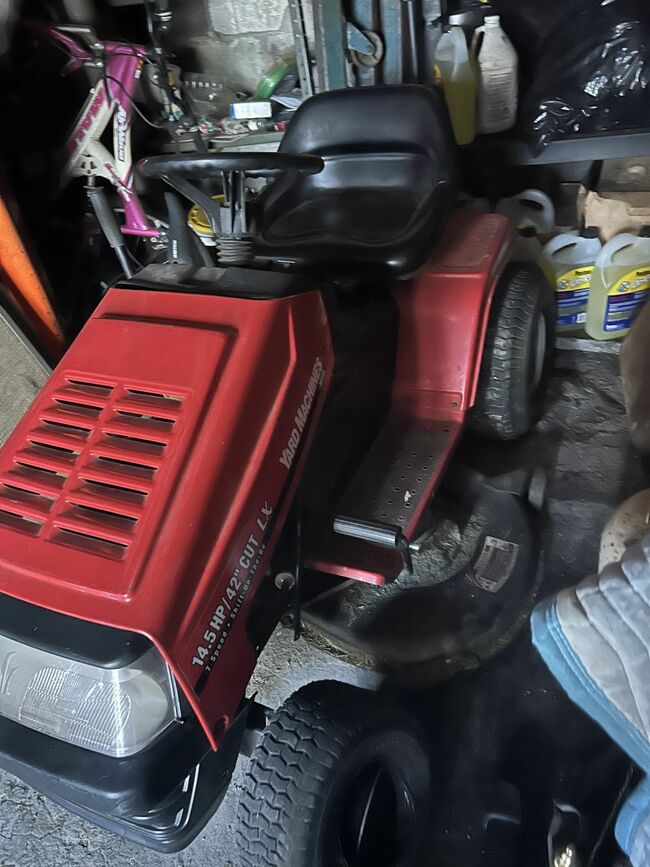 YARD MACHINE MTD DRIVING LAWNMOWER