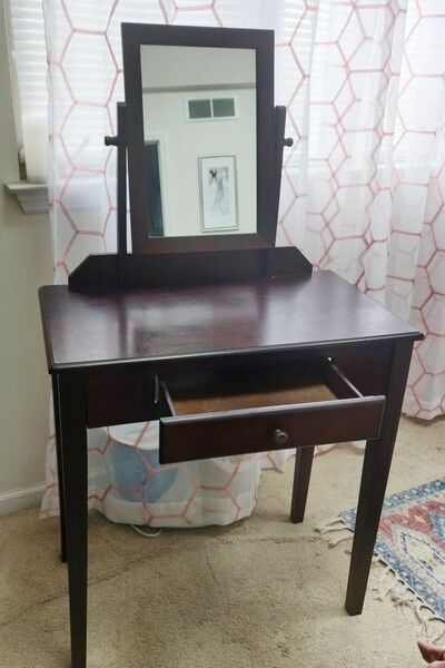 Make-Up Vanity