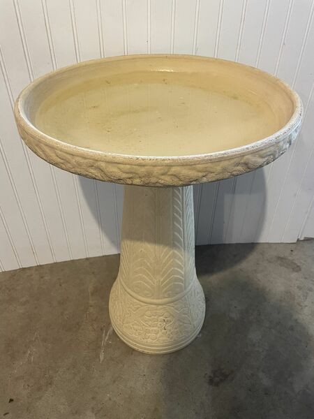 Nice Vintage Birdbath.