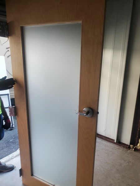 Deanta NM6G Oak Shaker Frosted Glass Door