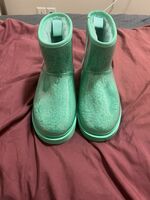 Tide Pool / White Uggs