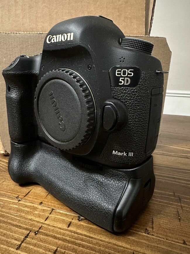 Canon 5d Mark iii EOS (Body Only)