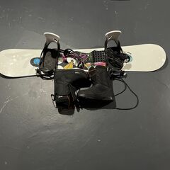 SNOWBOARD WITH BINDINGS AND BOOTS