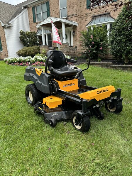 Cub cadet Zero Turn Mower 60”