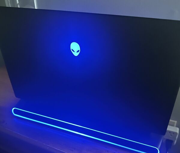 Alienware m15 R3 Laptop