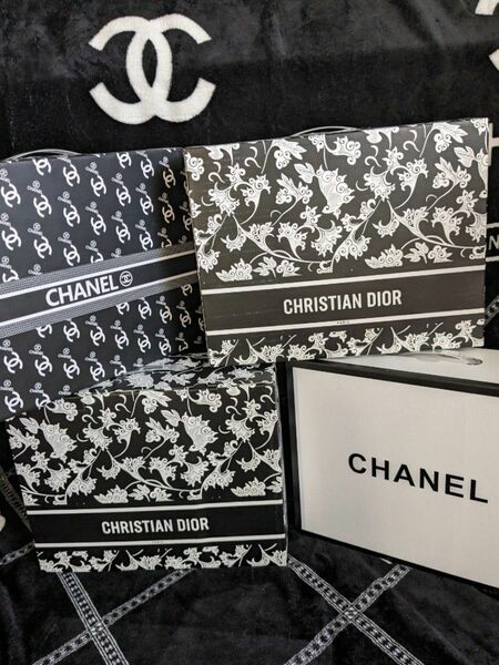 Cute Mini Blankets Give Your Loved Ones A Piece Of The Brand