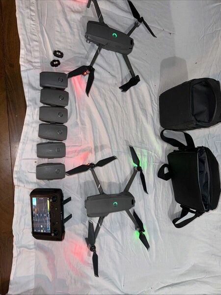 DJI Mavic 2 Pro & Or Zoom UltraHD 4K with Smart Controller. 4 Batteries.
