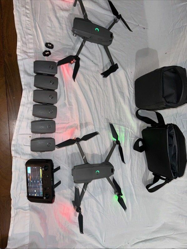 DJI Mavic 2 Pro & Or Zoom UltraHD 4K with Smart Controller. 4 Batteries.