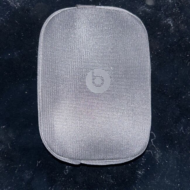 Cloud Pink Beats Solo 4’s