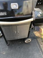 Good Condition WEBER 2 Burner Propane Gas Barbecue Grill New Cooking Grates