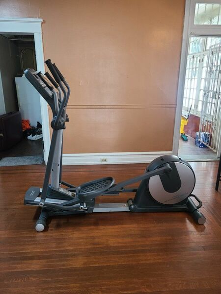 Health Rider H90 e Elliptical, Gray, Space Saver