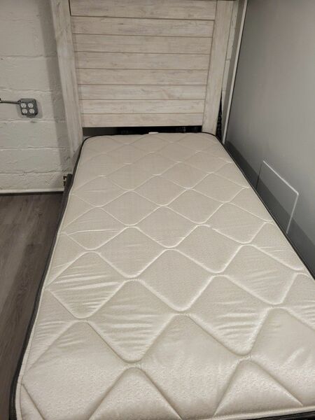 Twin head board mayttress and bordering and frane