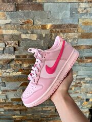 dunk low triple pink